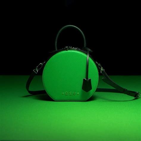 lv chroma key bag